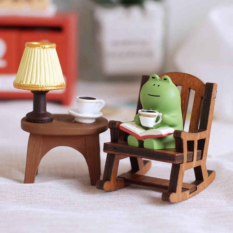 Office Furniture Equipment - かわいい癒し系の小さな装飾品、キュートなミニカエルの樹脂製置物、揺り椅子デザイン、本とコーヒー付き、自宅、寝室、オフィスの装飾に