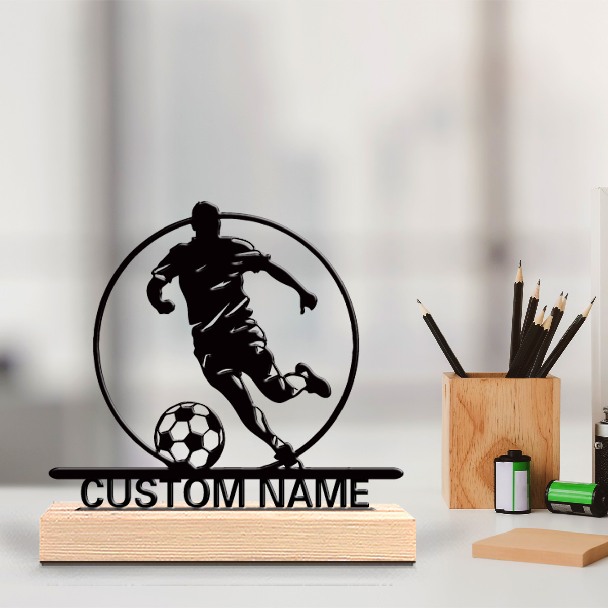 Office Furniture Table - カスタムサッカー選手メタル像（名前入り）、木製台座付きテーブルデコレーション、サッカーファンへのギフト、誕生日/祝日/自宅/オフィス装飾